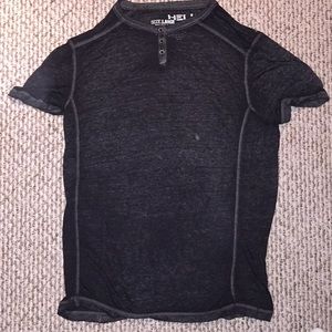 Button T-shirt